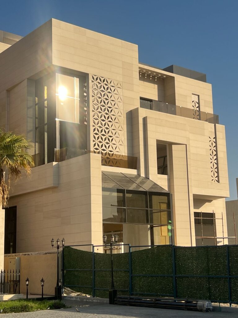 واجهة فيلا حديثة من حجر موكا كريم البرتغالي